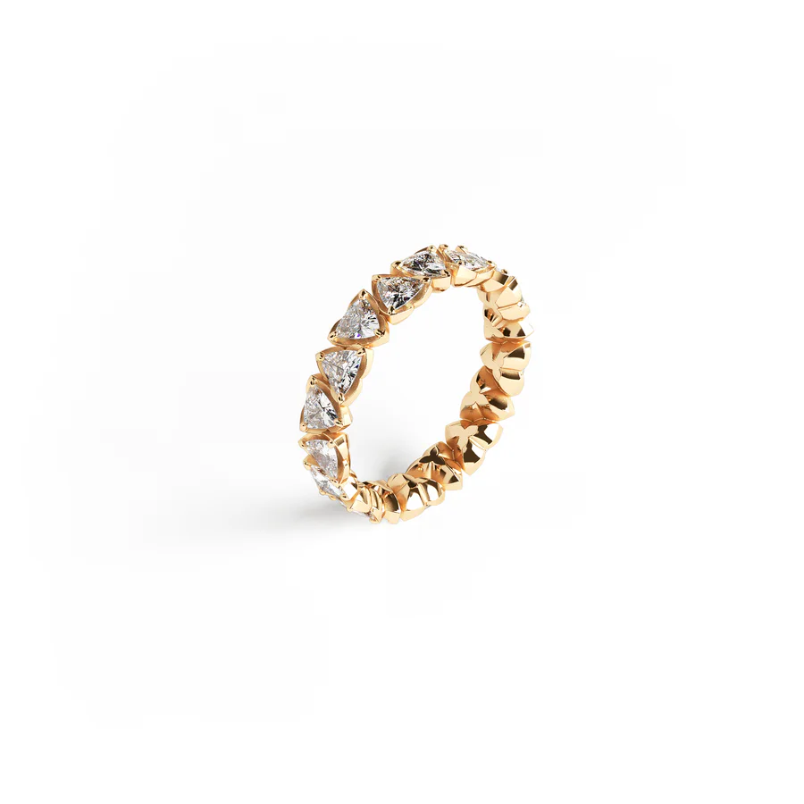 Band Ring in gold with trillione stones