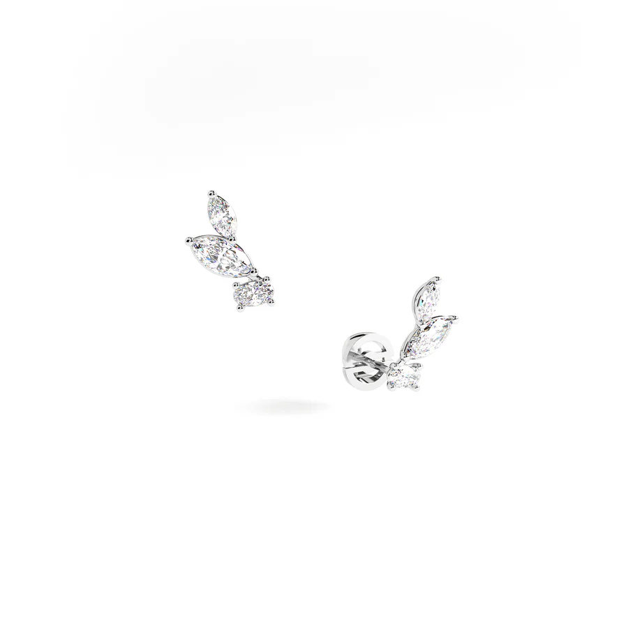 Puset earrings in white gold with tree diamonds