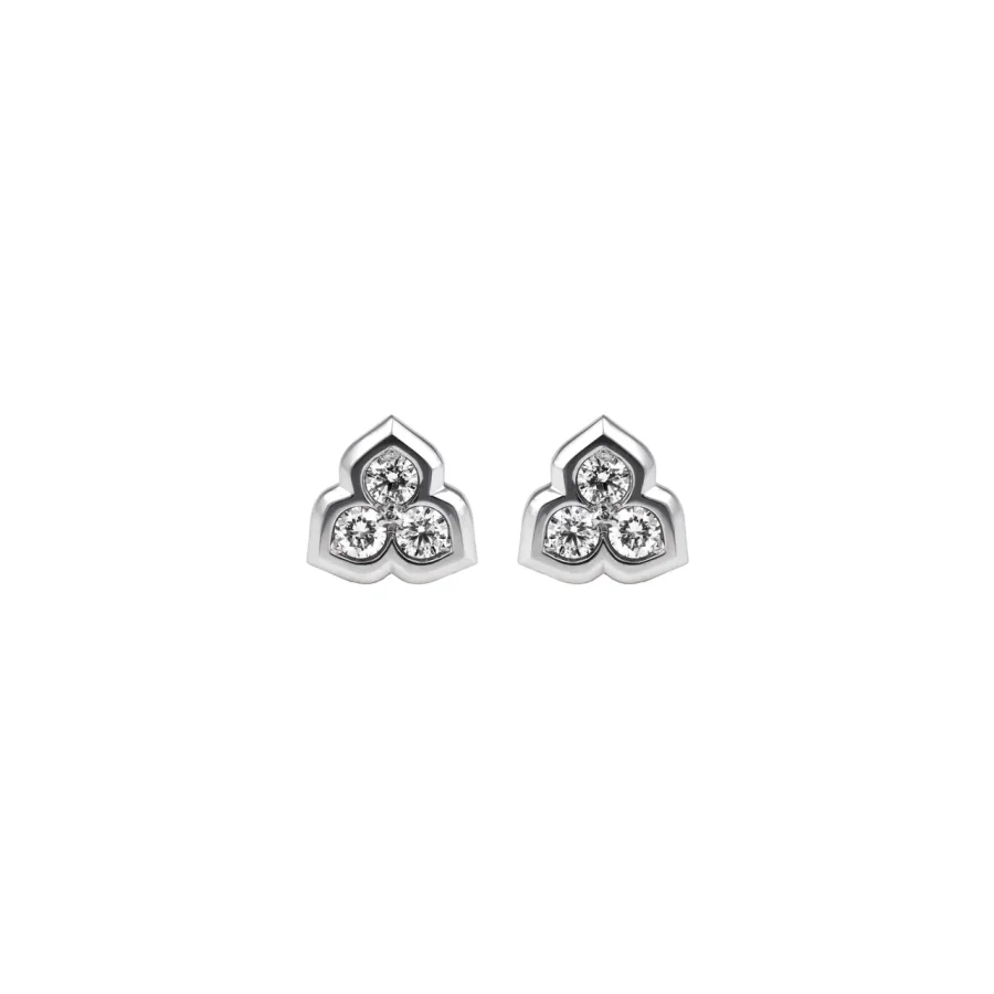 Stud earrings in white gold with three diamonds